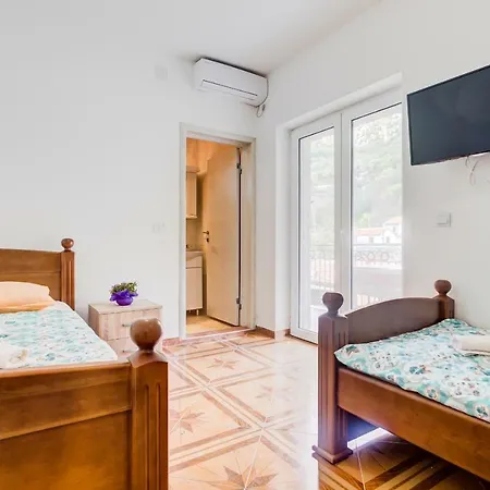 فندق مبيت وإفطار Village Holiday Kralj بودفا