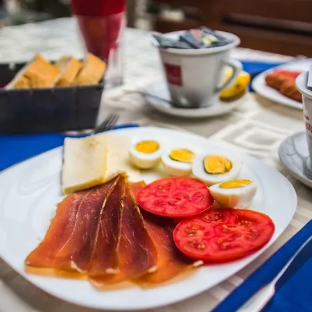 فندق مبيت وإفطار Village Holiday Kralj بودفا
